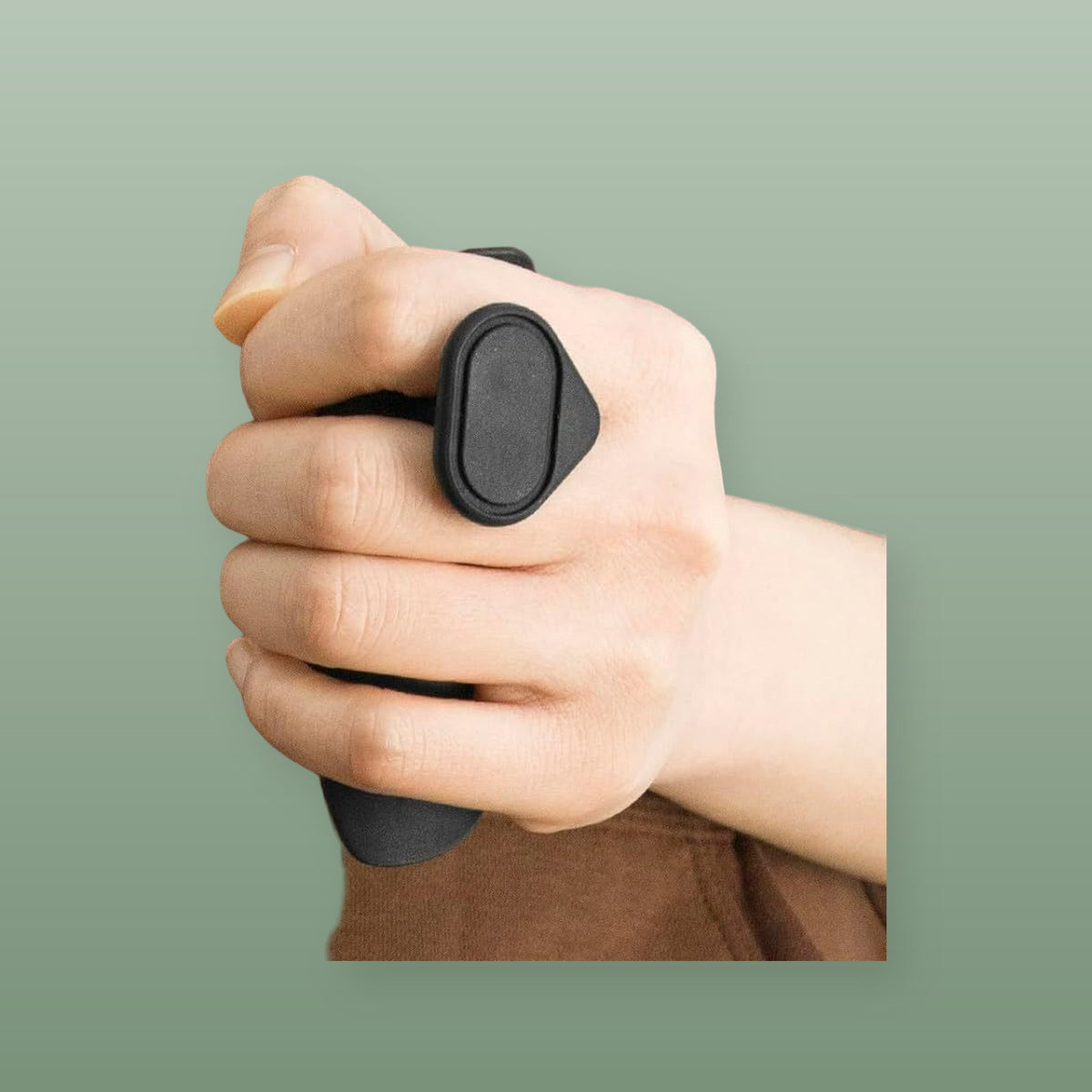 Hand gripping with the VOZA Kinetic Palm pad worn, anchor pod resting on the back of the hand